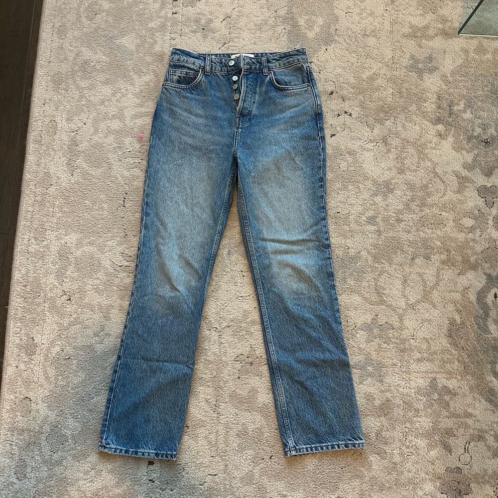 Reformation Cynthia High Rise Straight Jeans
Color: Colorado
Size: 25